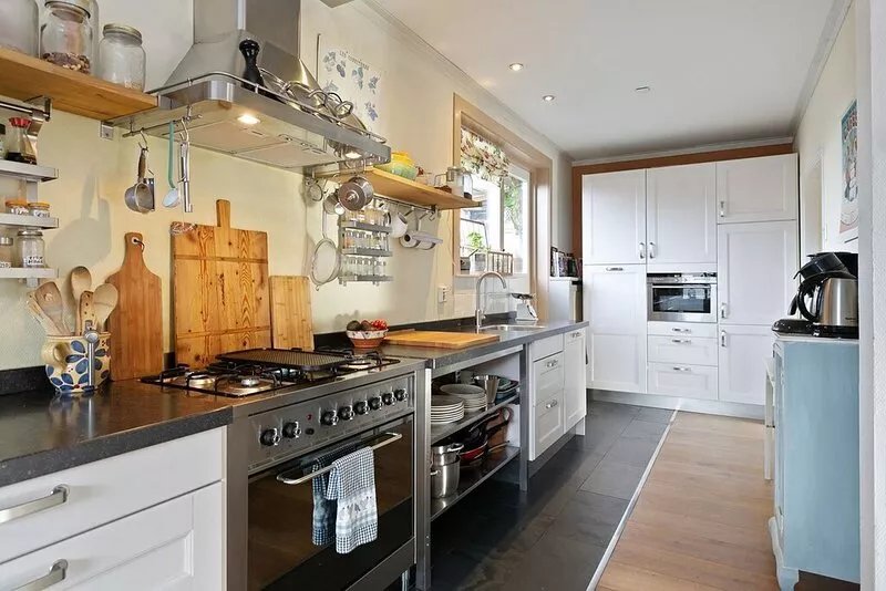 Attractive and spacious apartment with sunny roof terrace in near the beach