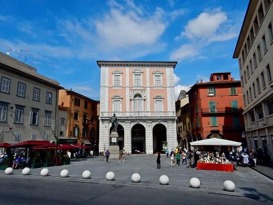 Piazza Giuseppe Garibaldi
