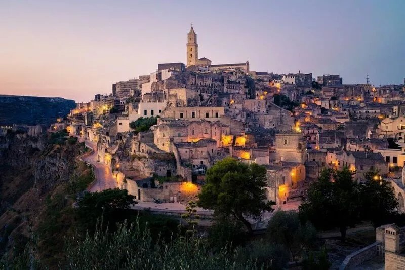 Private hilltop villa with infinity pool ideal for your visit to Puglia.