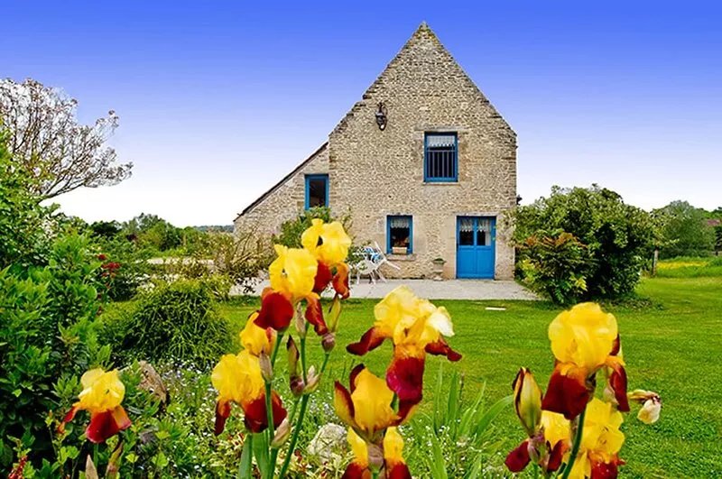 LA PETITE MAISON DANS LA PRAIRIE - COVERED/HEATED SWIMMING POOL APRIL TO