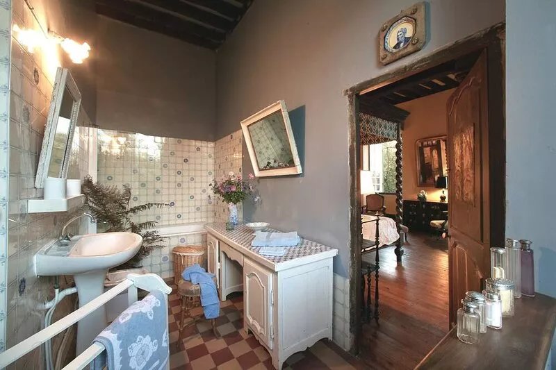 MAJESTIC 17tCent. CASTLE OVERLOOKING THE VALLEY IN THE DORDOGNE GOLDEN TRIANGLE