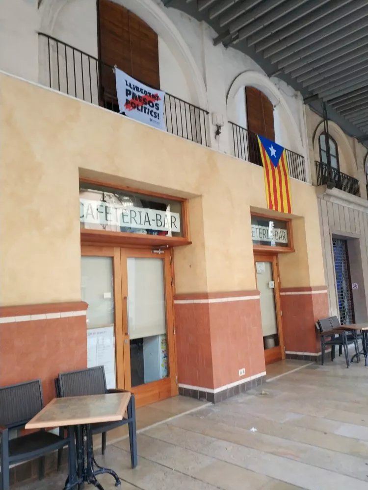 Hostal Adarnius