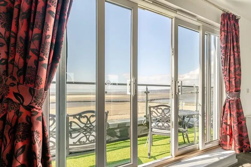 3 bedroom accommodation in Llanelli