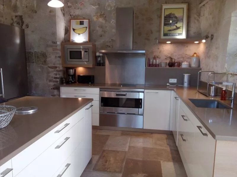 Le Clos de Venise, enchanting manor house surrounded by vineyards, near Vouvray