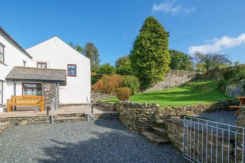 High Brow Edge Farm House -  Large house with a log-burner. Dog-friendly