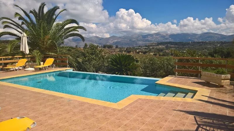 Villa Karavaki - 3 bedroom family villa close to Xi beach and Lixouri town