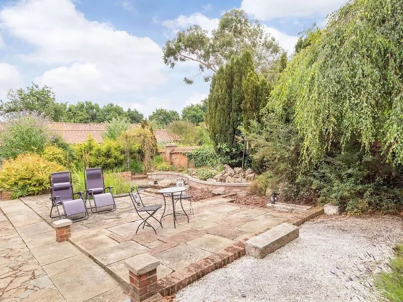 THE HEN HOUSE, with a garden in Diss
