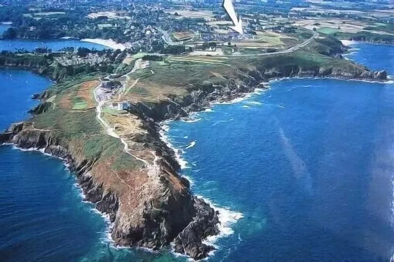 350m Port-Sea beach; coastal path; tip of snout