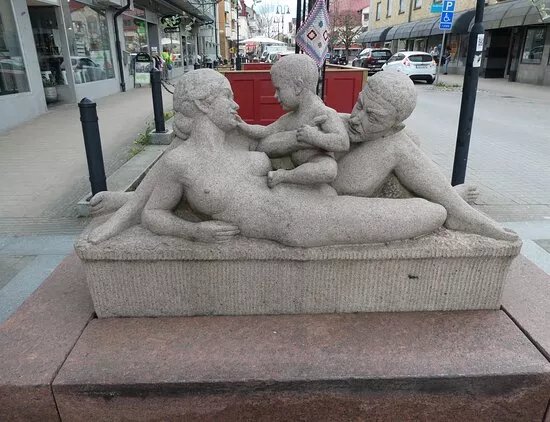 Skulpturen ''familjen''