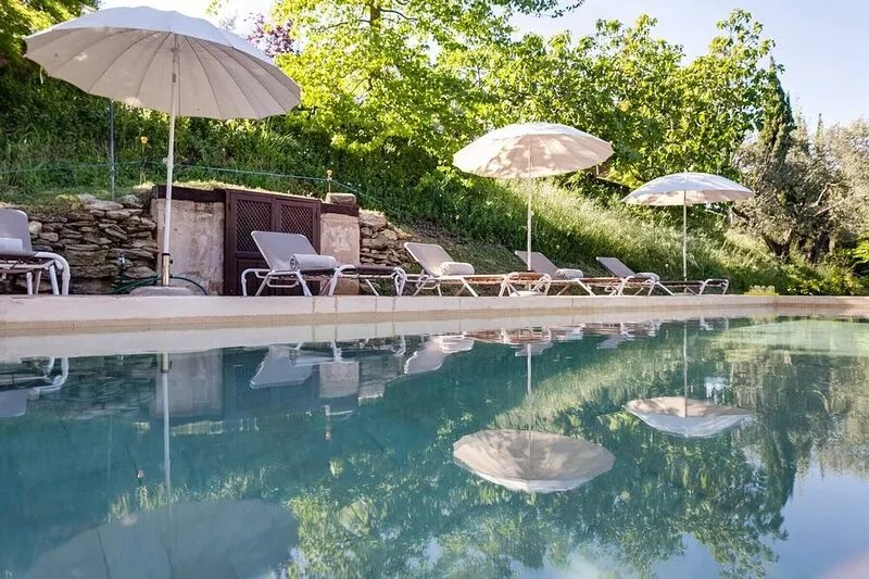 LARGE CATALAN FARMHOUSE WITH PRIVATE POOL, CLOSE TO PERATALLADA AND THE COAST