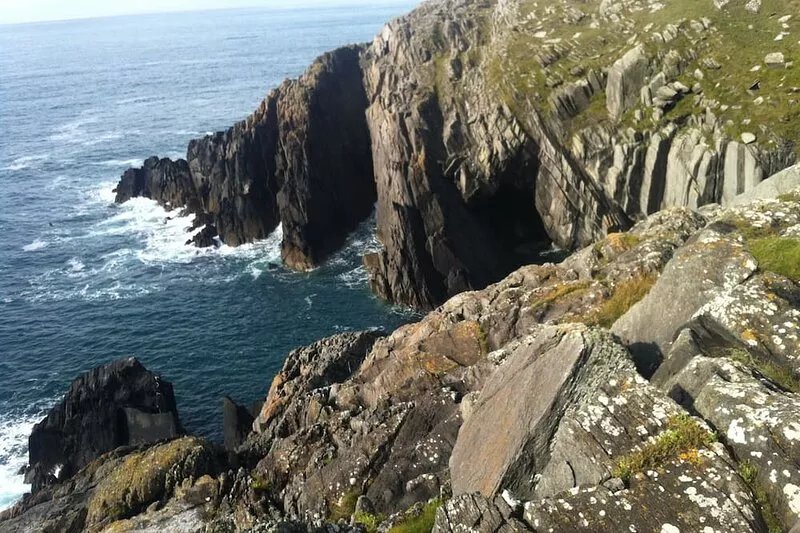 Sweet Cottage on a Headland -Beside a Beautiful Beach on the Wild Atlantic Way