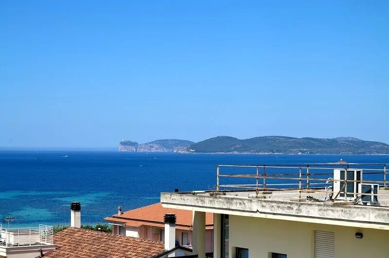 Penthouse with 3 bedrooms and 2 baths, open floor plan, large veranda for 8 and