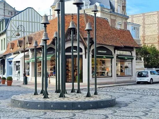 Rond Point Des Cloches