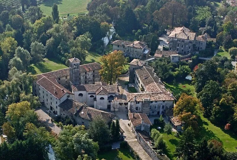 Lovely stone home with garden, in a castle near beach and 1 hour from Venice - 2