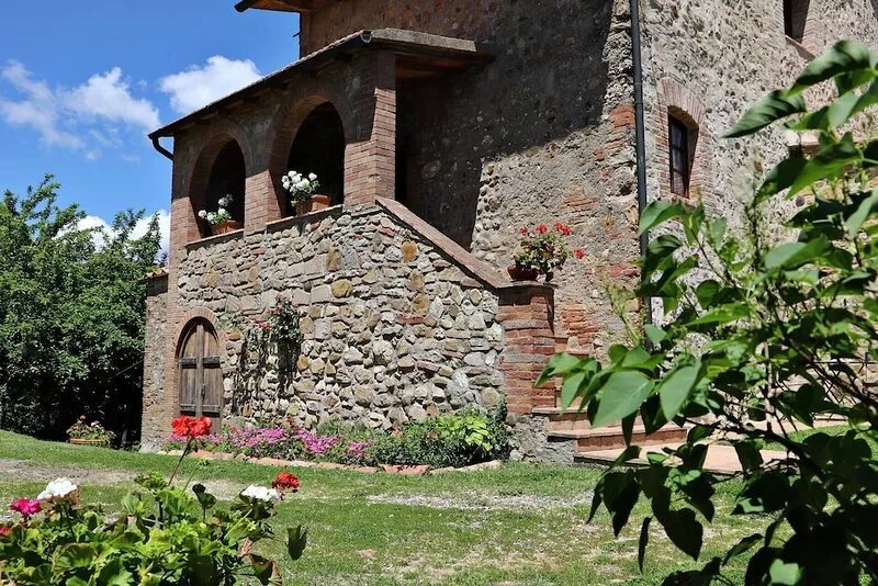 Cozy Tuscany farmhouse private pool up to 12 pax
