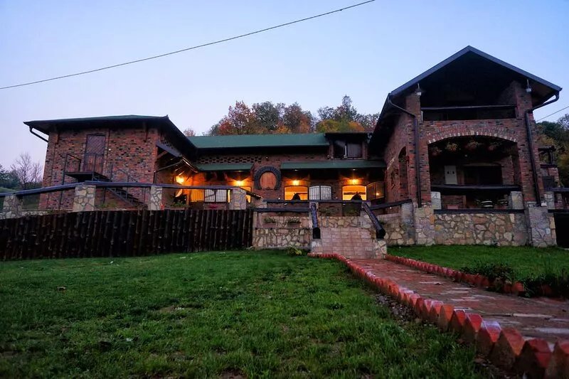 Horse riding ranch with a hotel and apartment accommodation