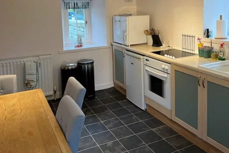 Stable Cottage -  spacious one level cottage with private courtyard.