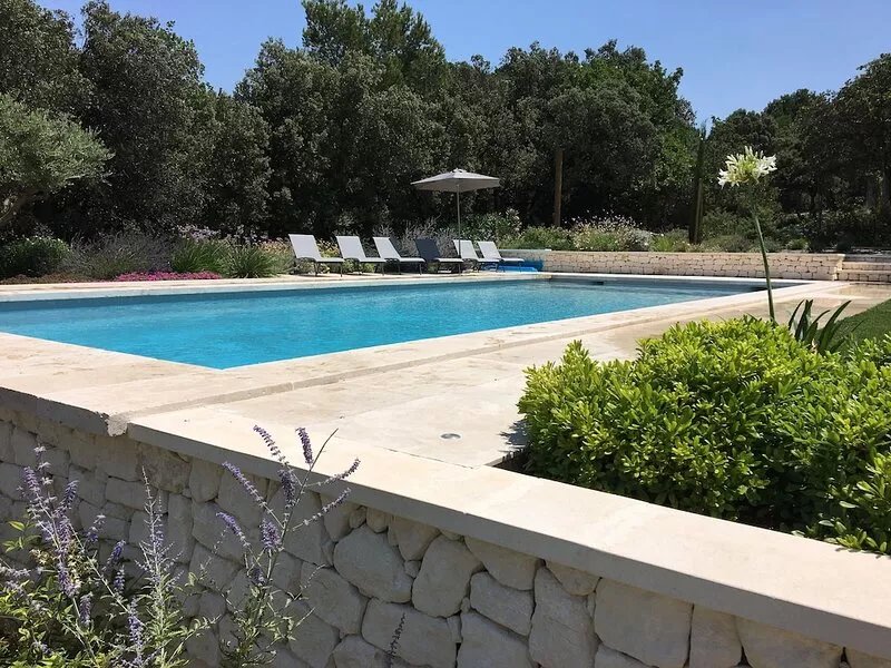 Provencal cottage with pool for 4 people, 2 steps from Saint-Rémy-de-Provence