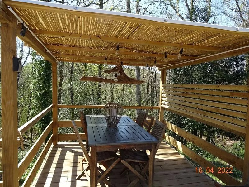 BUNGALOW LAC DE GUERLEDAN