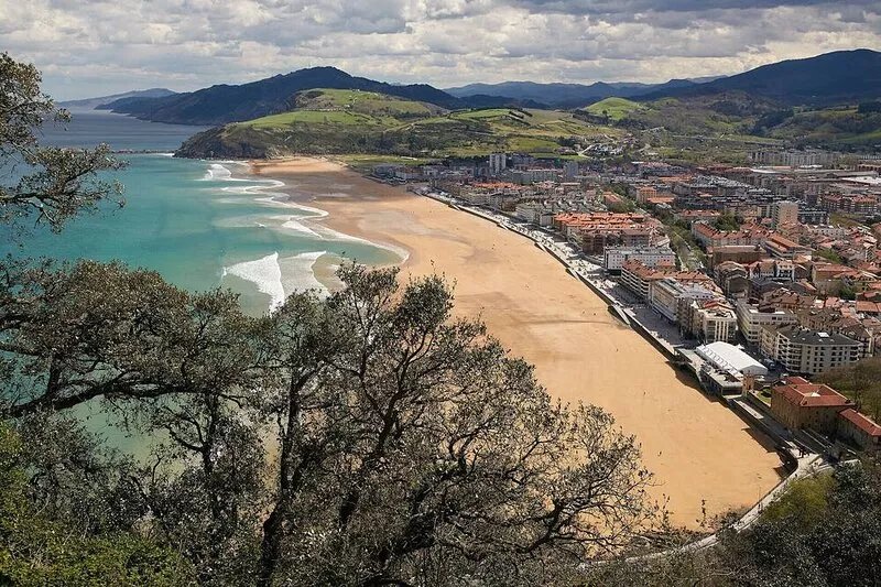 STUNNING VIEWS NEAR THE BEACH.