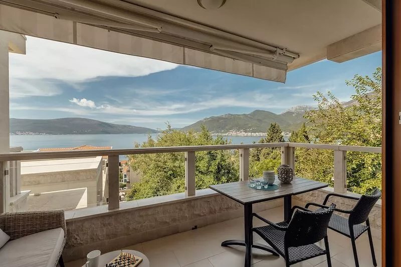 Luxury apartment with sea view 10 mn from the beach