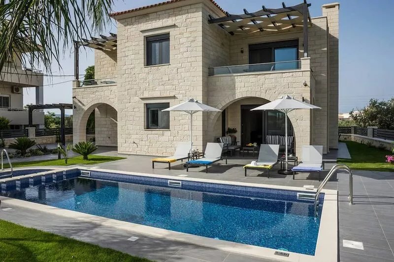 Luxury villa 200m from the Beach, shops & Restaurants , Steam - Sauna Room & BBQ