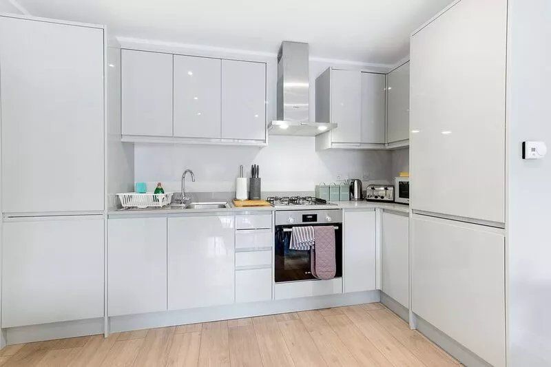 2 Bedroom Penthouse with parking High Wycombe Apt.04