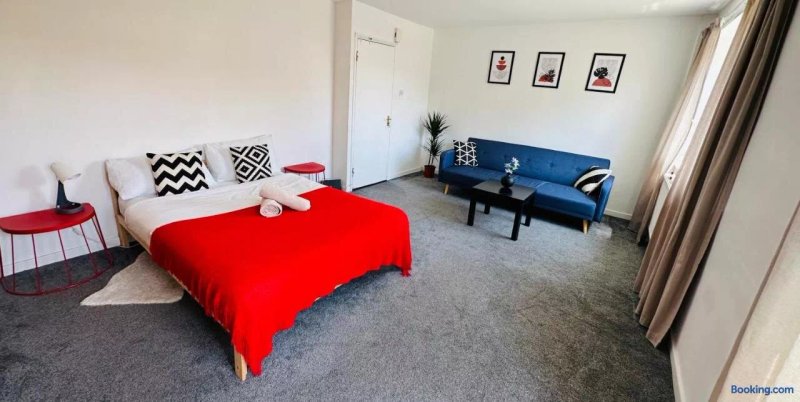 Room very close to East Dulwich Station
