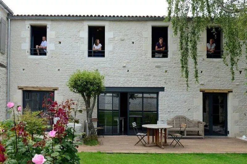Luxury, charming lodging 8km from La Rochelle & island of Ré, heated pool, sauna