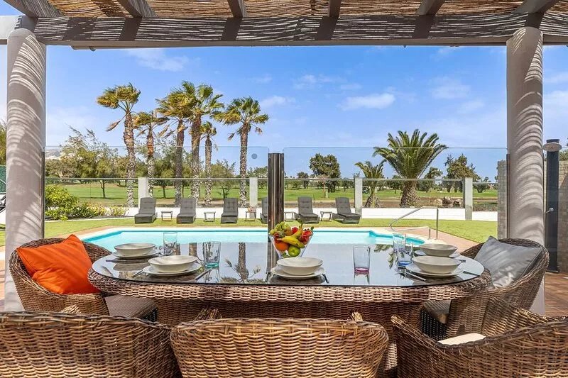 Premium luxury front line villa, 15 minute taxi ride from airport, private pool