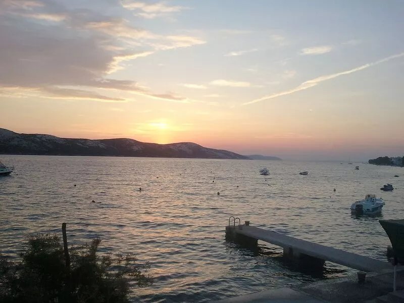 Family-friendly holiday beach apartment in the first row to the sea