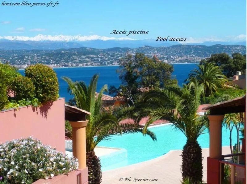 2 rooms, panoramic sea view, private parking, swimming pool, WIFI
