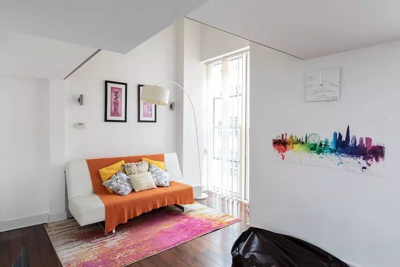 A Stylish 2 Bed, 2 Bath London Apartment