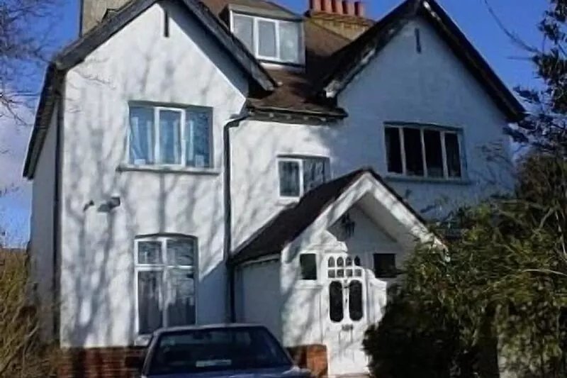 Low Cost Guest suite in beautiful Surrey just 50 minutes from Central London.