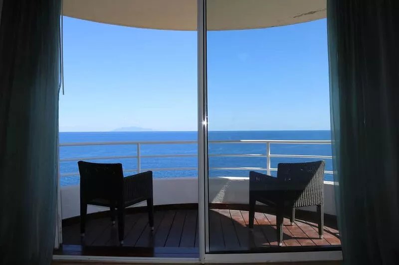 Charming villa facing the sea