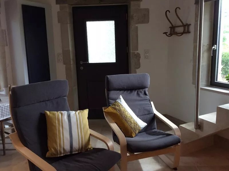 Handcrafted hexagonale tower for 2 with shared pool in Semur en Auxois