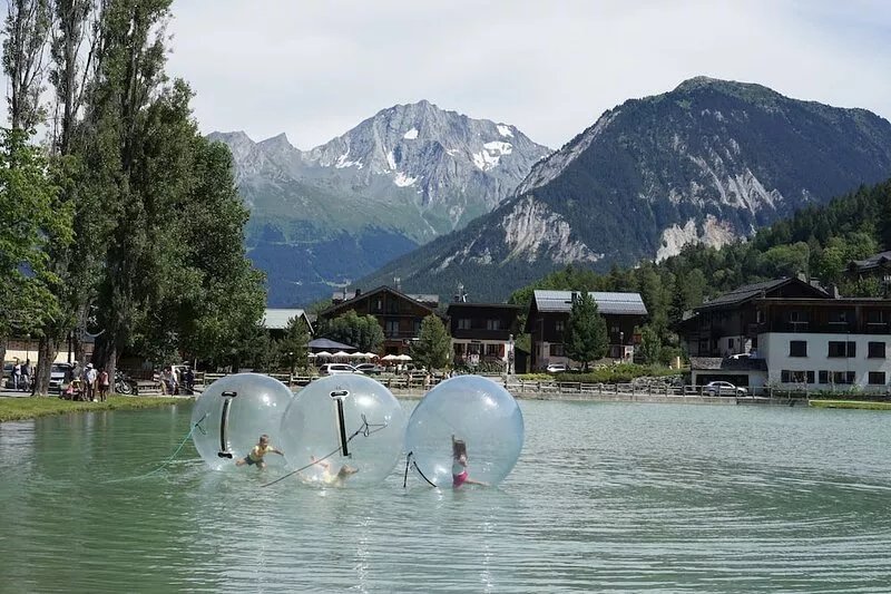 Lovely Alpine chalet near ski bus stop, fabulous views, tablet pcs, free WiFi