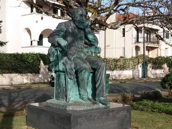 Estatua de Joao de Deus
