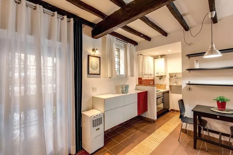 independent apartment in Trastevere