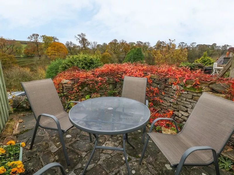 PINE COTTAGE, pet friendly, with a garden in Youlgreave