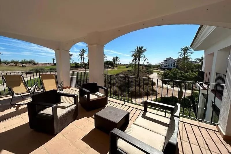 Great Location 5 minutes walk to bars, shops, restaurants & supermarket
