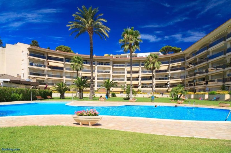 UHC Los Flamencos Family Apartments