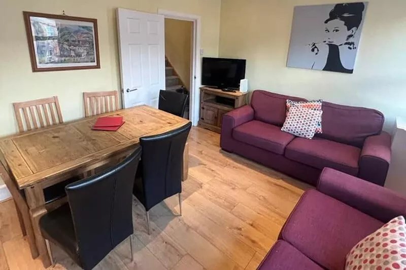 4 Bedroom Flat, 2 Bathrooms, tube station 7 min. walk, City 20 min. by Tube