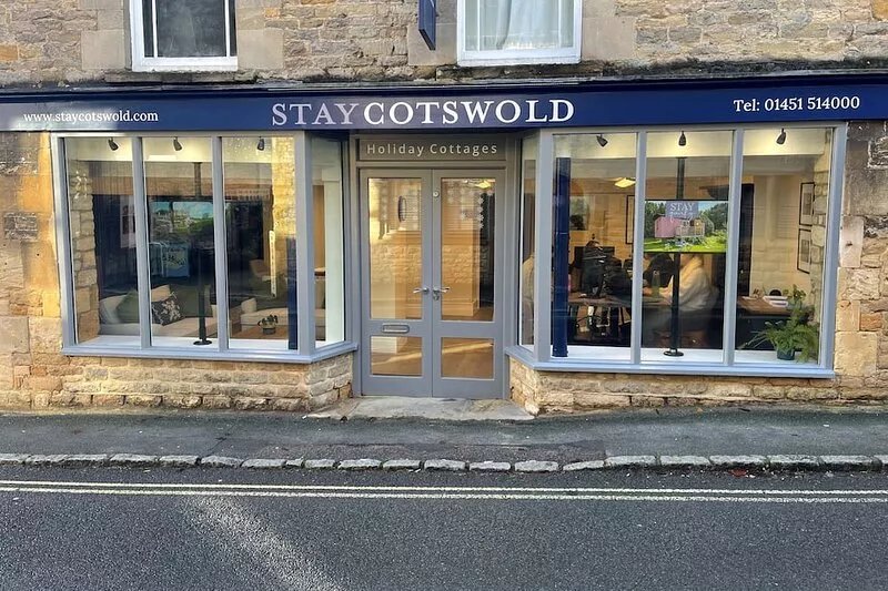 A charming 3 bedroom holiday cottage with private parking and delightful views