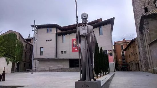Monument a l'abat Oliba a Vic