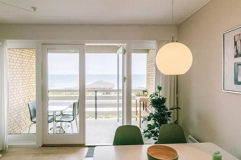 Beautiful, modern apartment with a view of the sea.