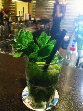 Maxi's Bar