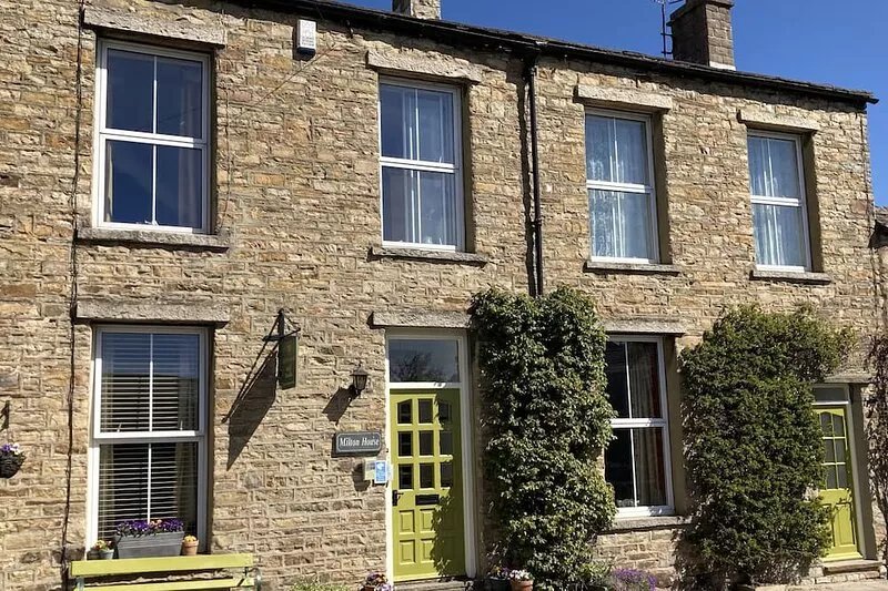 Milton house-studio apartment . mill gill suite