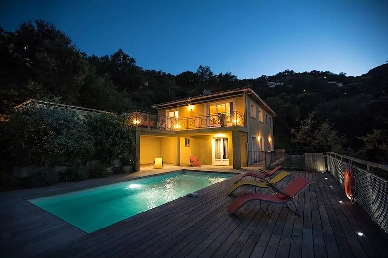 RECENT STANDING VILLA 190 M2 NEW POOL, WIFI, NOT OVERLOOKED, 10 PEOPLE