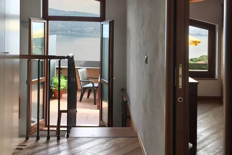 Casa Fornico 8, terrace with breathtaking views of Lake Garda